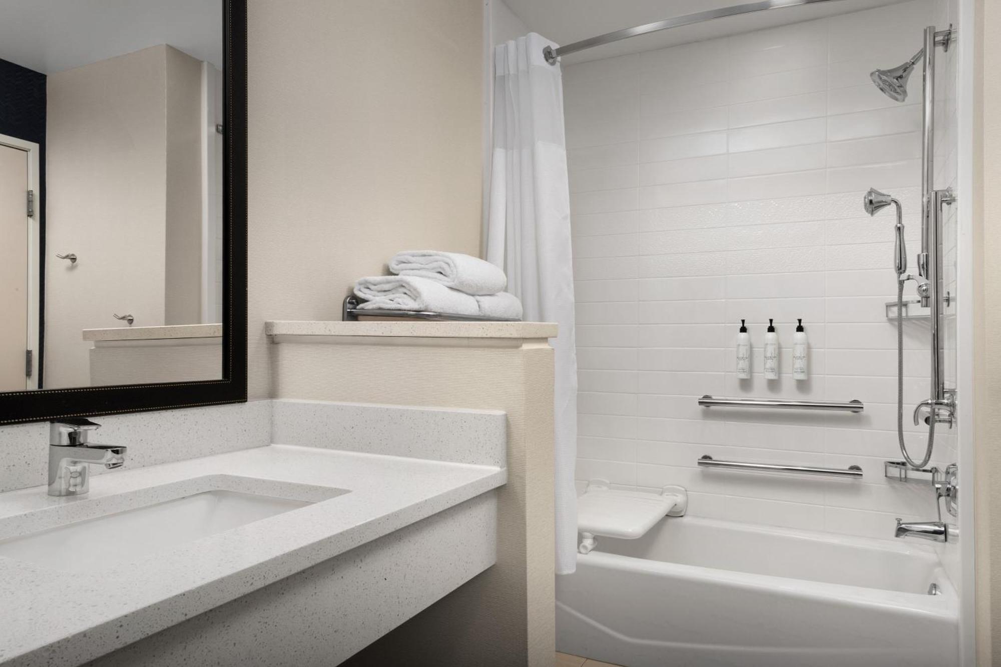 Fairfield Inn & Suites By Marriott Panama City Beach Upper Grand Lagoon Bagian luar foto