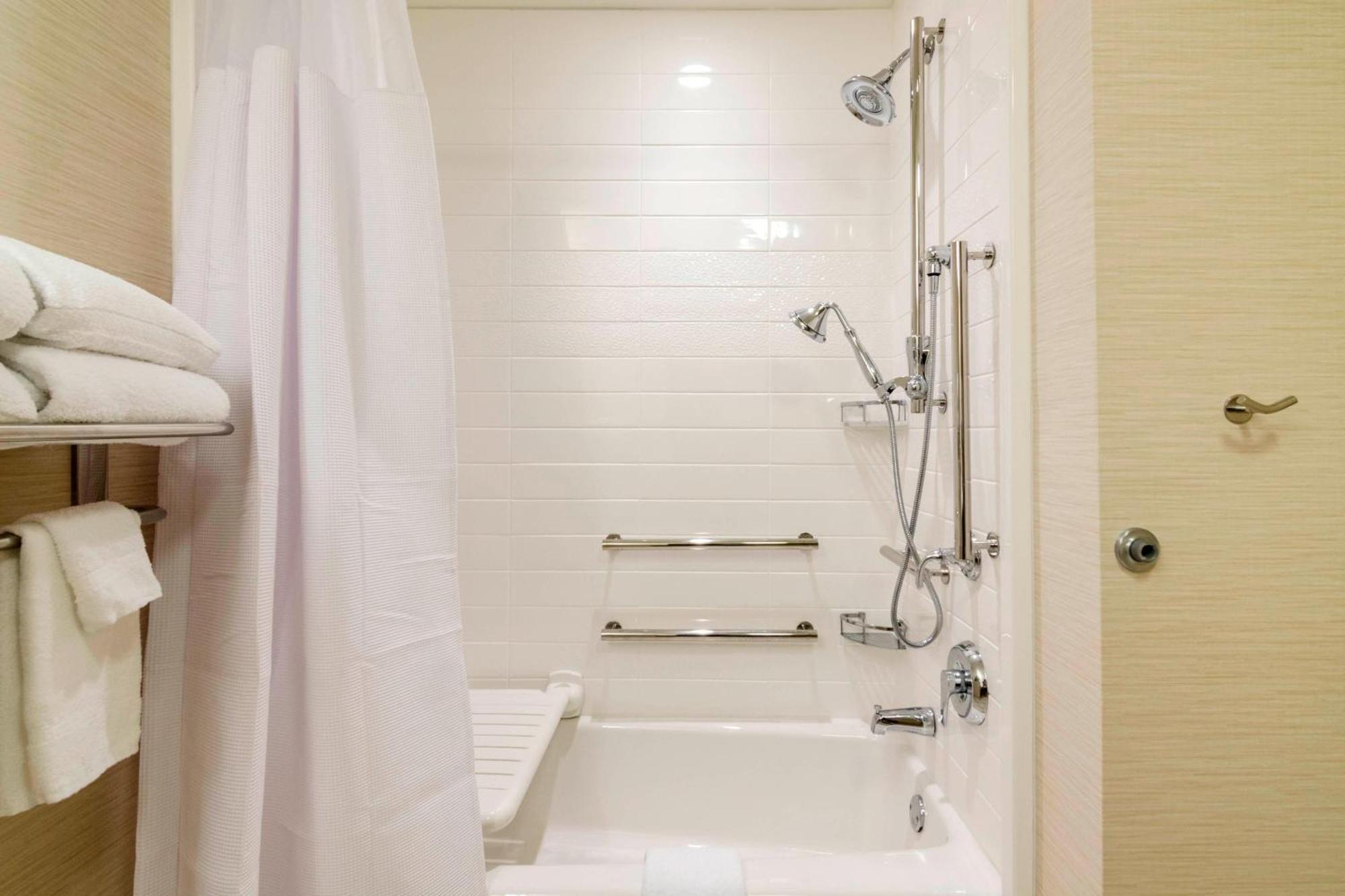 Fairfield Inn & Suites By Marriott Panama City Beach Upper Grand Lagoon Bagian luar foto